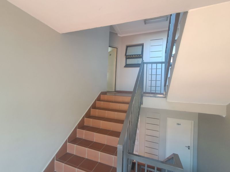 BEAUTIFUL 2-BEDROOM APARTMENT WITH POOL & DOUBLE CARPORT! - Photo 2