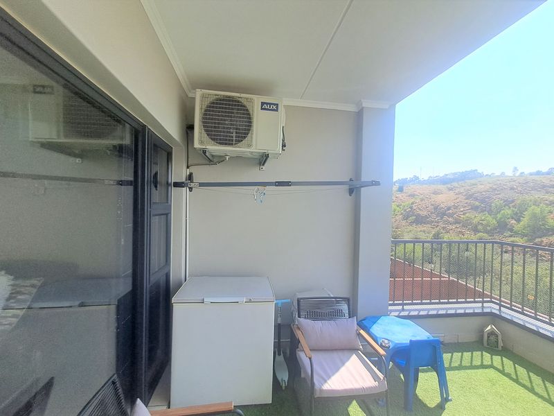 BEAUTIFUL 2-BEDROOM APARTMENT WITH POOL & DOUBLE CARPORT! - Photo 10