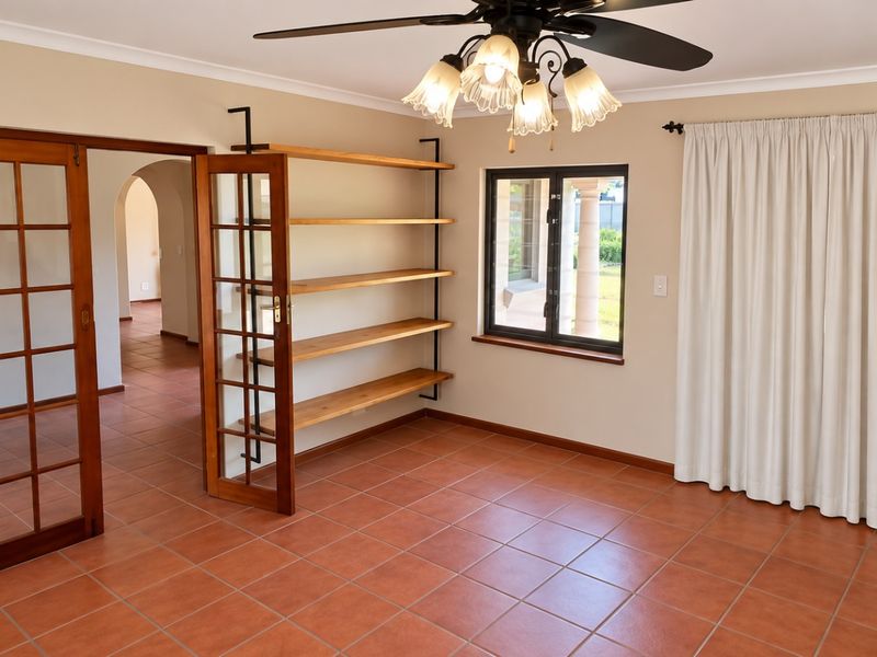 Spacious 4-Bedroom Home with Dual Lounges, Open-Plan Kitchen, and Separate Laundry for Rent - Photo 7