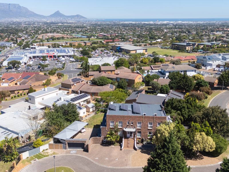 Exceptional Guesthouse, Investment Opportunity & Spacious Family Home - Photo 4