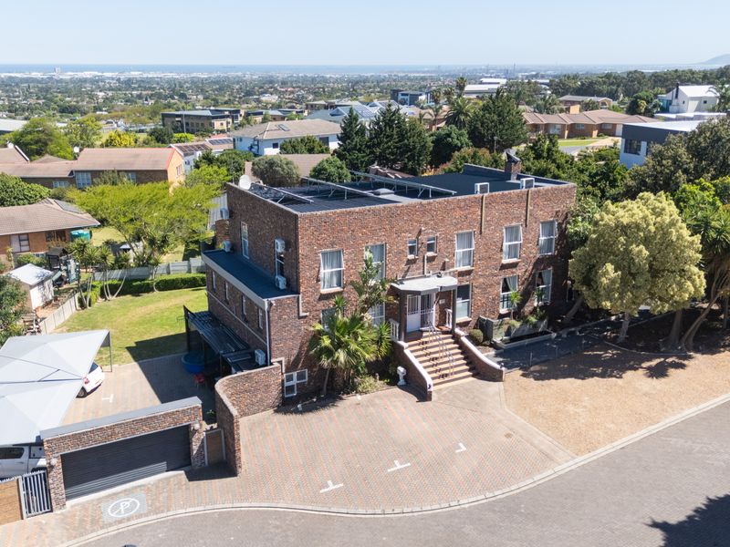 Exceptional Guesthouse, Investment Opportunity & Spacious Family Home - Photo 2