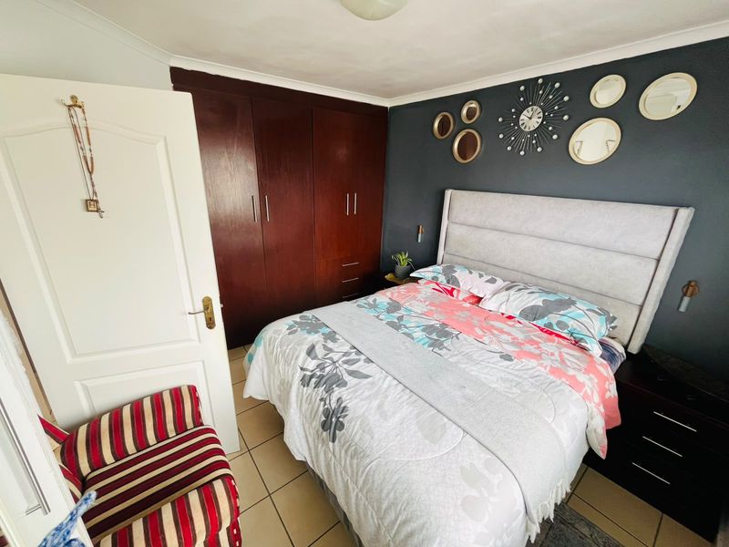 Well-Maintained 3 Bedroom Townhouse Offering Easy, Comfortable Living - Photo 10