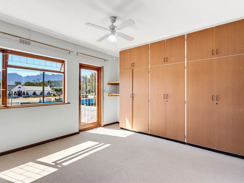 Spacious Duplex in family-friendly Complex - Photo 10