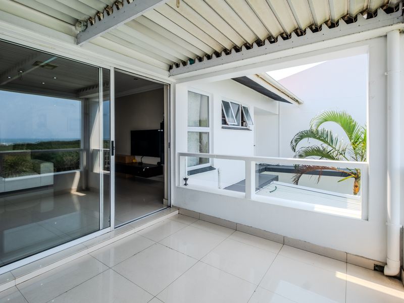 River and sea view| Stepless living| Premium furniture and appliances - Photo 2