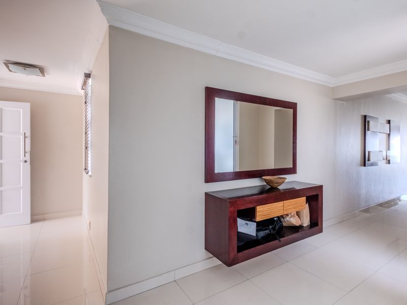 River and sea view| Stepless living| Premium furniture and appliances - Photo 7