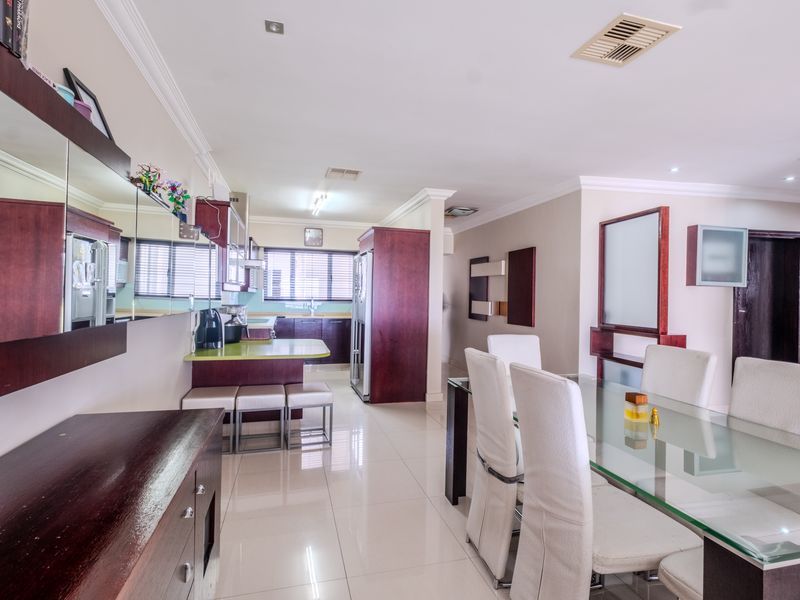 River and sea view| Stepless living| Premium furniture and appliances - Photo 3