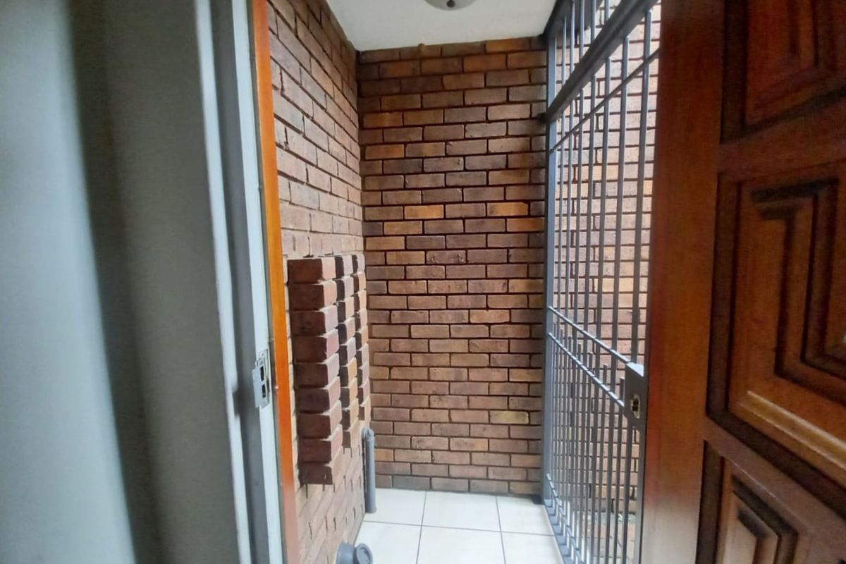 3-Bedroom Townhouse - Photo 4