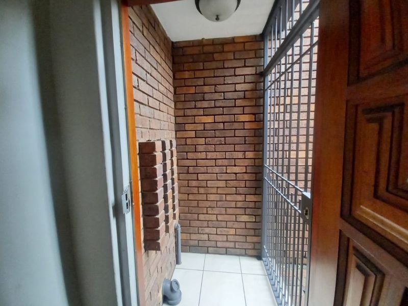 3-Bedroom Townhouse - Photo 4