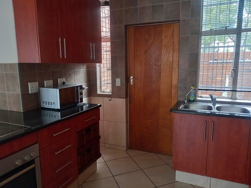 3-Bedroom Townhouse - Photo 10
