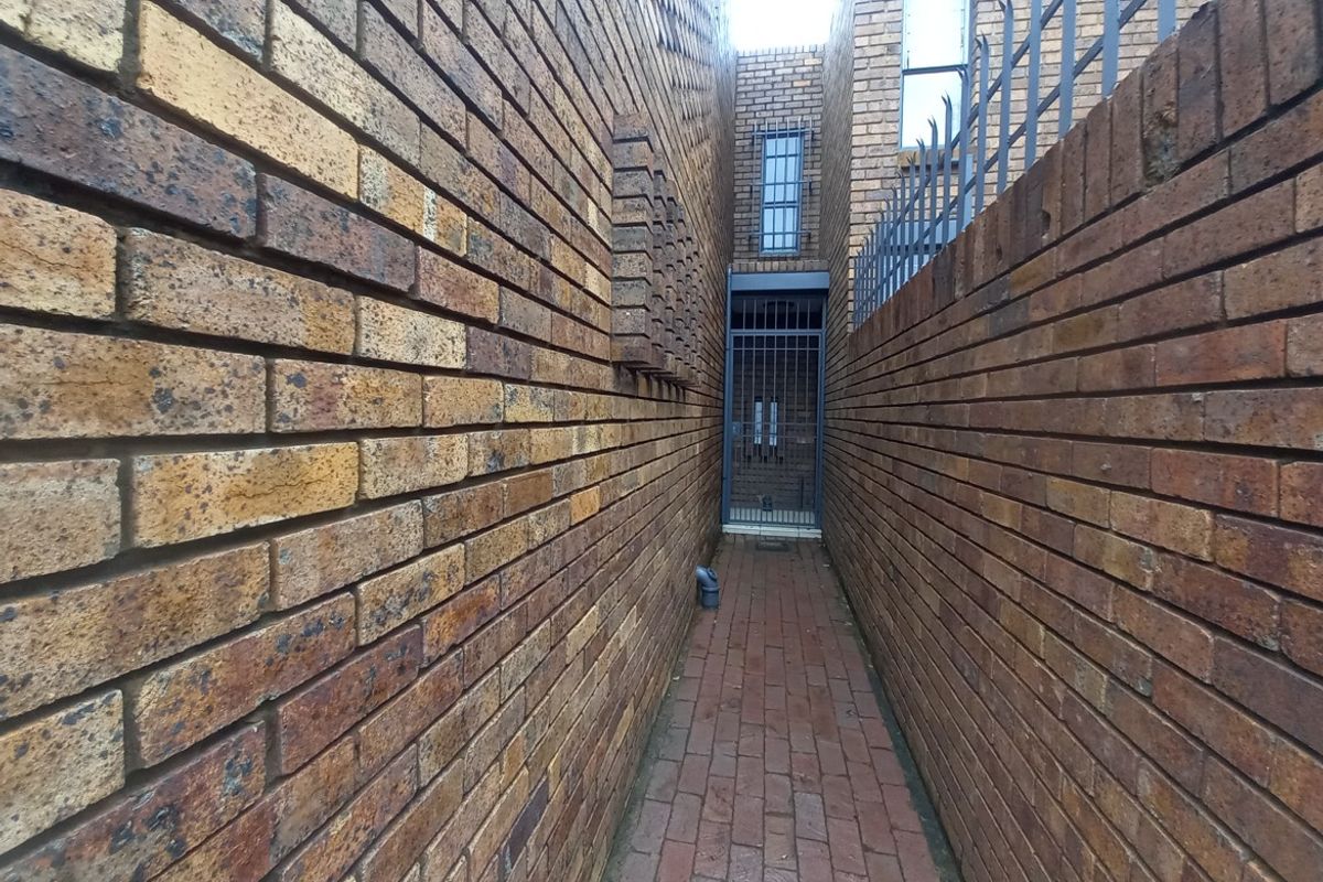 3-Bedroom Townhouse - Photo 3