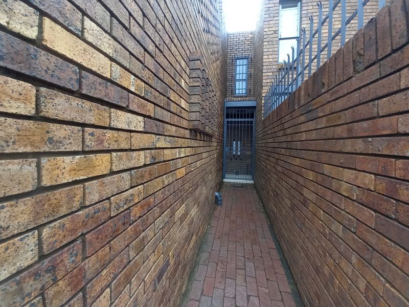 3-Bedroom Townhouse - Photo 3
