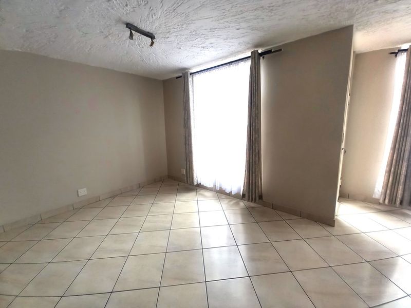 3-Bedroom Townhouse - Photo 8