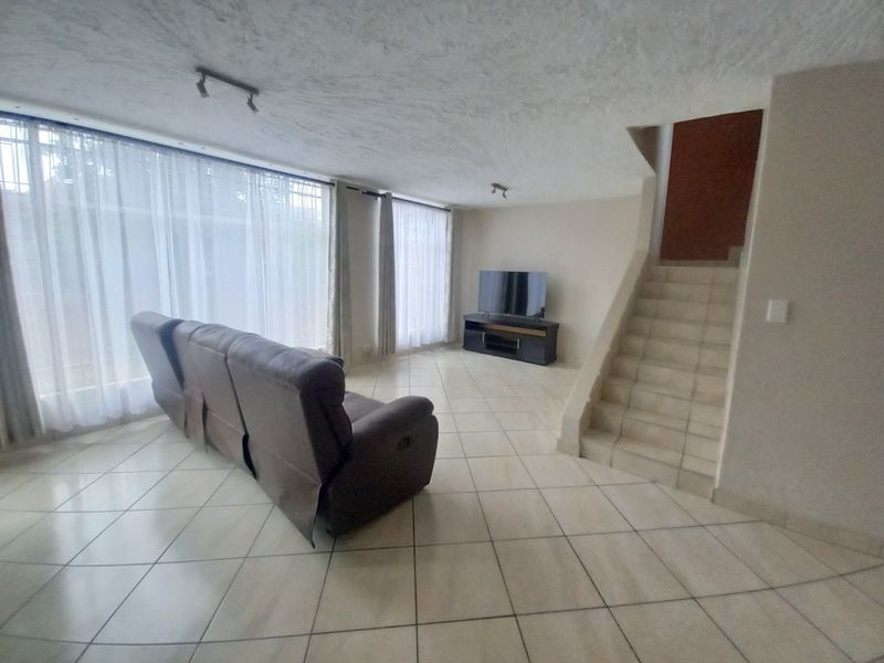 3-Bedroom Townhouse - Photo 6