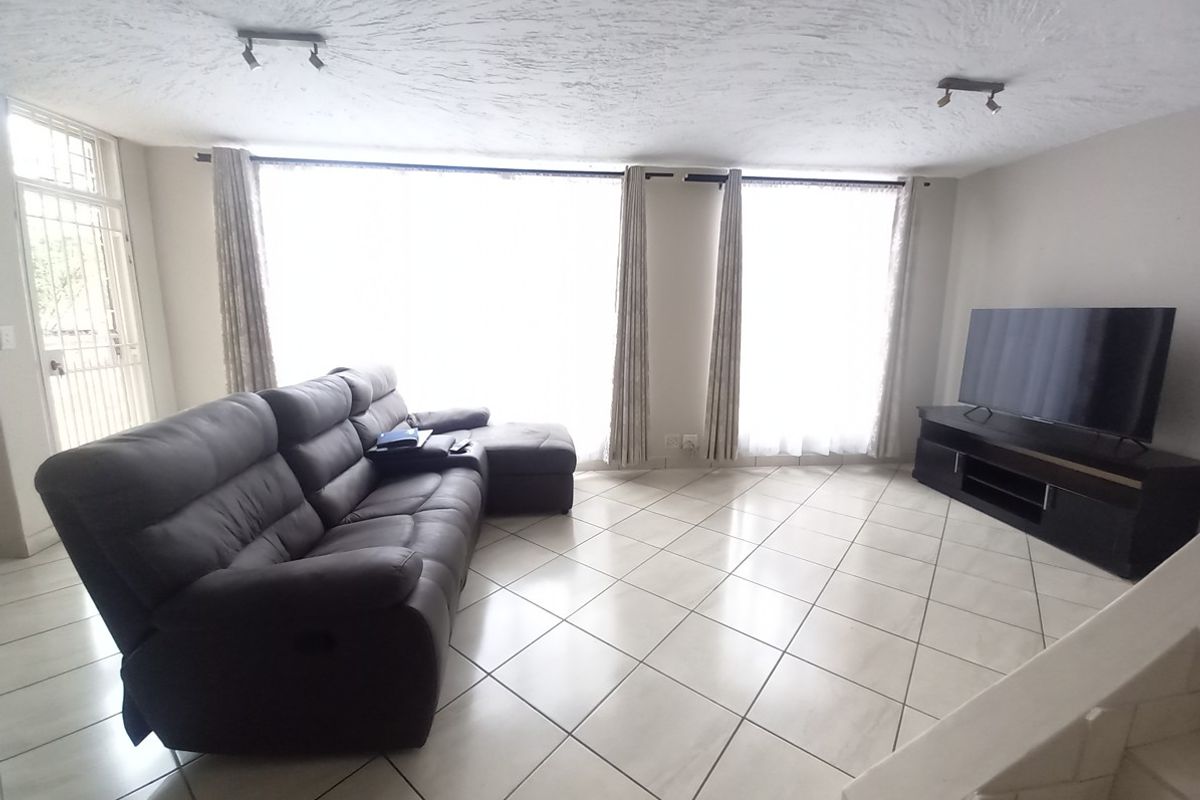 3-Bedroom Townhouse - Photo 5