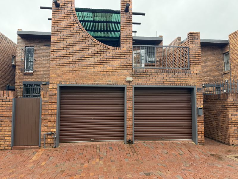3-Bedroom Townhouse - Photo 2