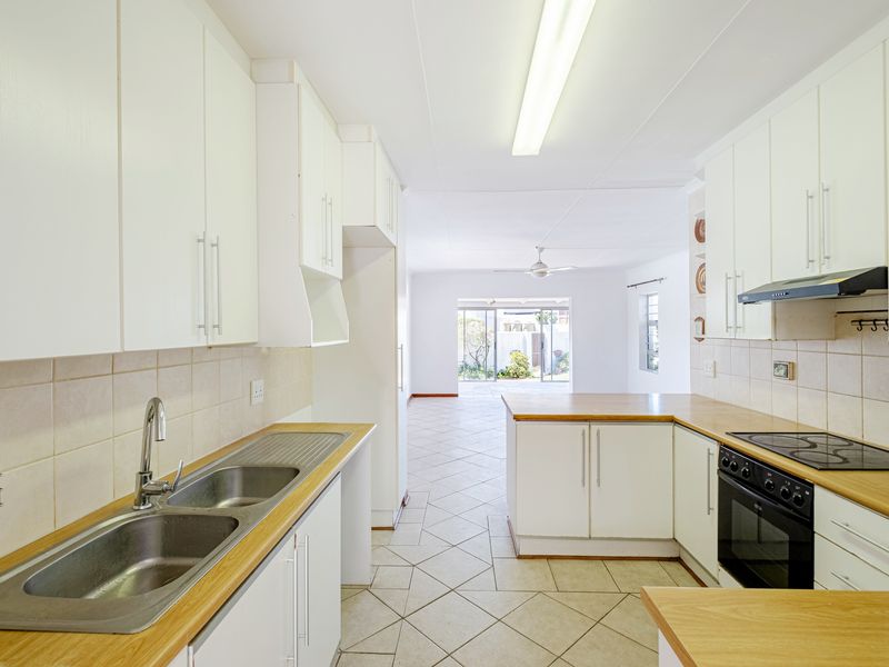 BLUEWATER BAY 3 BED 2 BATH TOWNHOUSE WITH GARAGE FOR RENT - Photo 4
