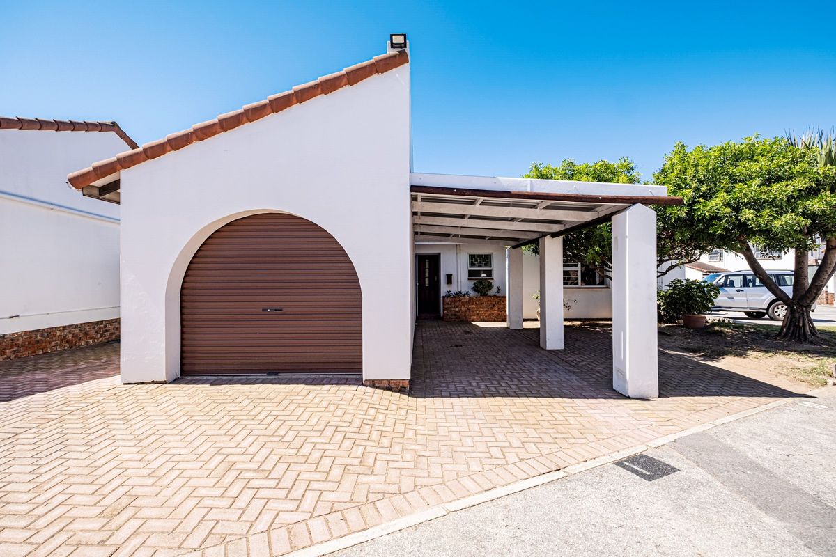 BLUEWATER BAY 3 BED 2 BATH TOWNHOUSE WITH GARAGE FOR RENT - Photo 2