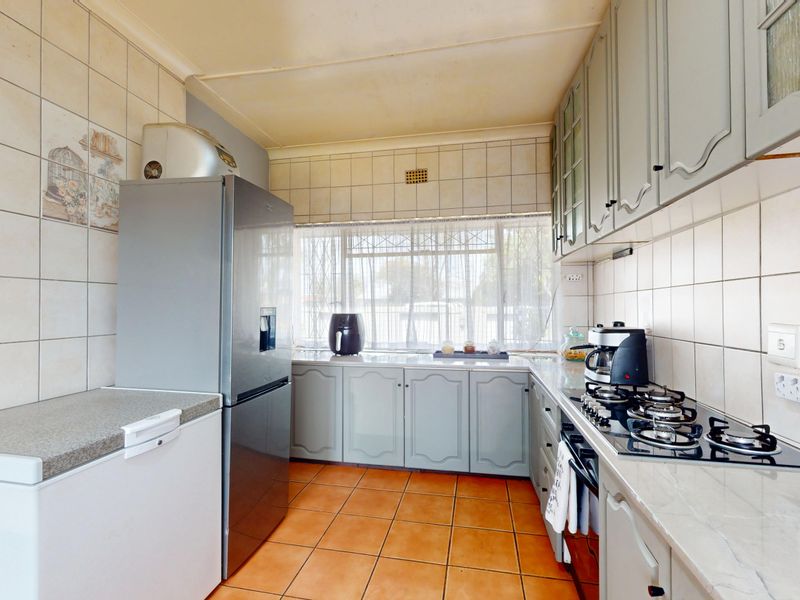 Two Homes in One: Space, Privacy and Flexibility in a Quiet Cul-de-Sac - Photo 4
