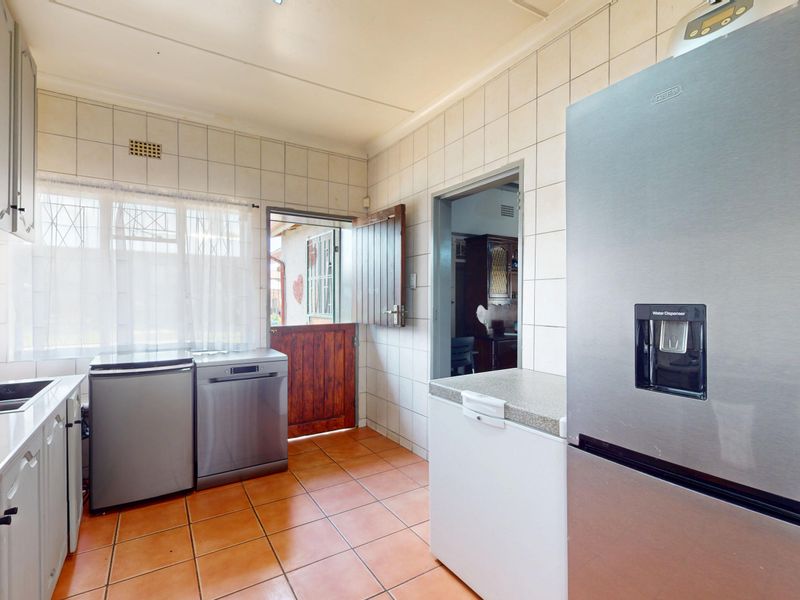 Two Homes in One: Space, Privacy and Flexibility in a Quiet Cul-de-Sac - Photo 5