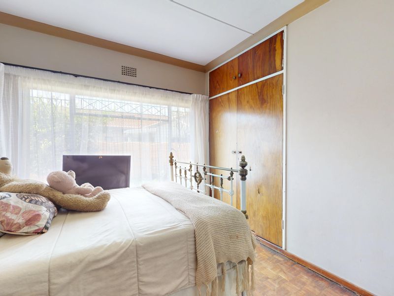 Two Homes in One: Space, Privacy and Flexibility in a Quiet Cul-de-Sac - Photo 10