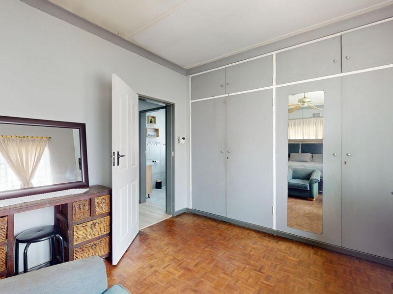 Two Homes in One: Space, Privacy and Flexibility in a Quiet Cul-de-Sac - Photo 8