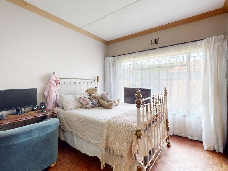 Two Homes in One: Space, Privacy and Flexibility in a Quiet Cul-de-Sac - Photo 9