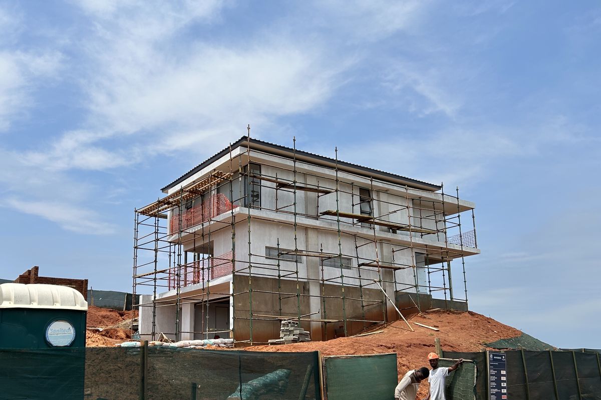 Luxurious Free Standing Home On Exclusive Golf Estate - Photo 3