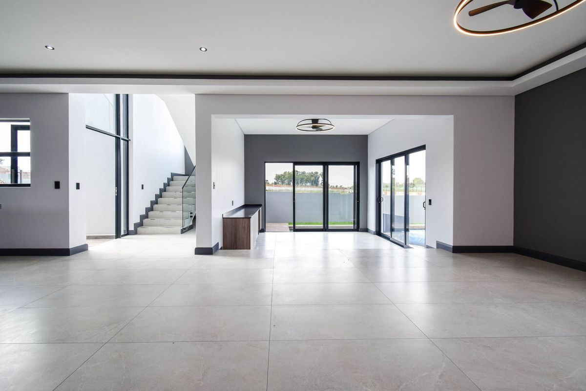 Spacious Double-Storey Home with Seamless Indoor-Outdoor Living - Photo 2