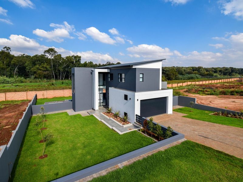 Spacious Double-Storey Home with Seamless Indoor-Outdoor Living - Photo 6