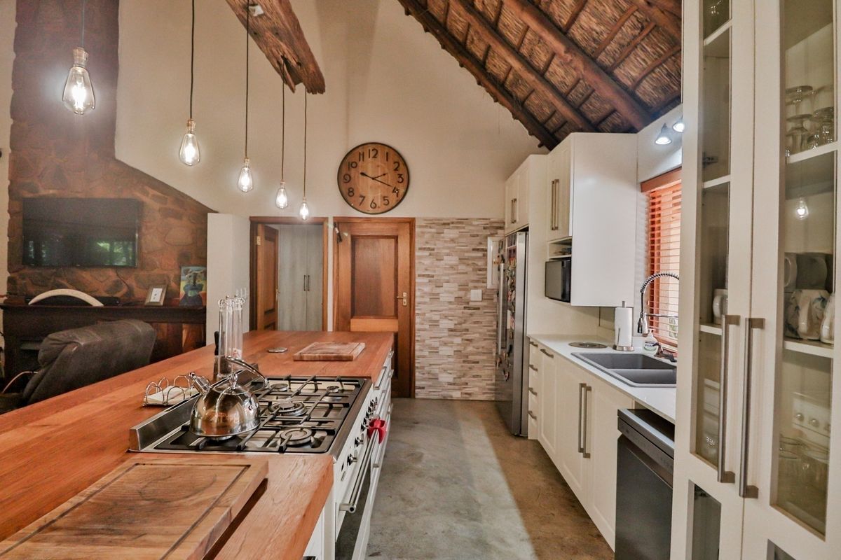 Stunning home in Lakeland - Photo 3