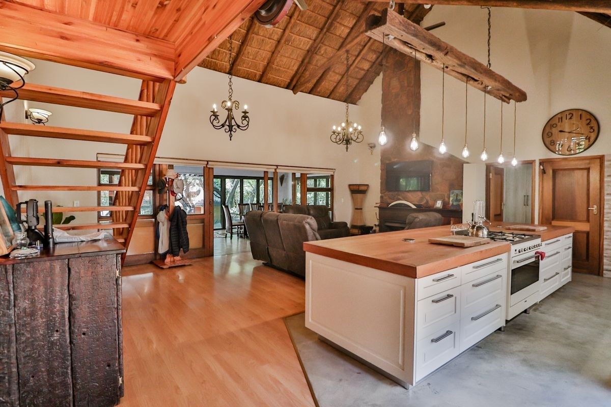 Stunning home in Lakeland - Photo 2