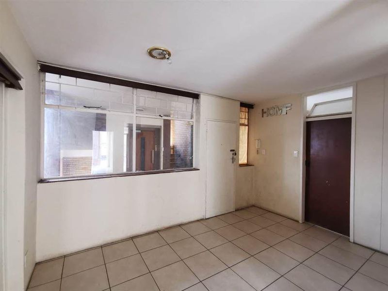 IMMACULATE  TWO BEDROOM INVESTMENT NOW AVAILABLE! - Photo 9