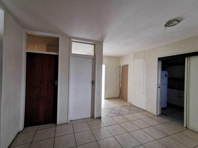 IMMACULATE  TWO BEDROOM INVESTMENT NOW AVAILABLE! - Photo 5