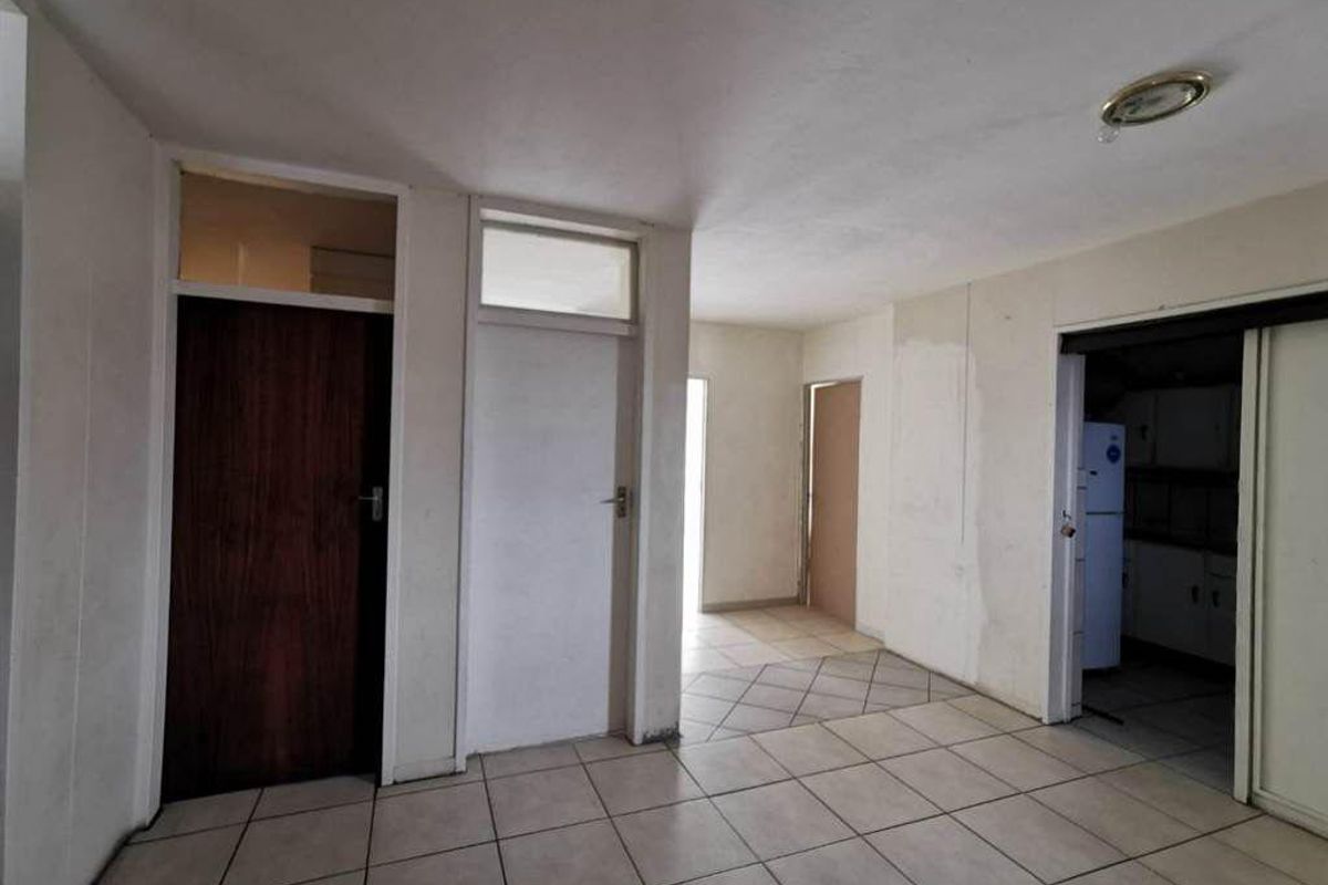 IMMACULATE  TWO BEDROOM INVESTMENT NOW AVAILABLE! - Photo 5