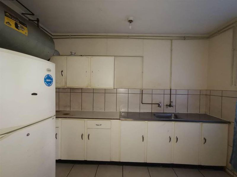 IMMACULATE  TWO BEDROOM INVESTMENT NOW AVAILABLE! - Photo 4