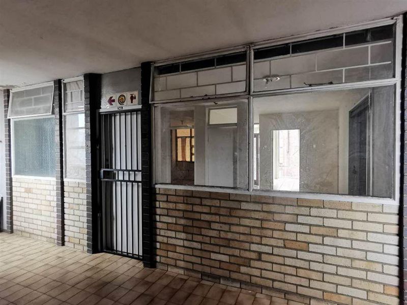 IMMACULATE  TWO BEDROOM INVESTMENT NOW AVAILABLE! - Photo 3