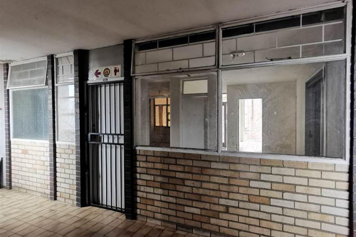 IMMACULATE  TWO BEDROOM INVESTMENT NOW AVAILABLE! - Photo 3