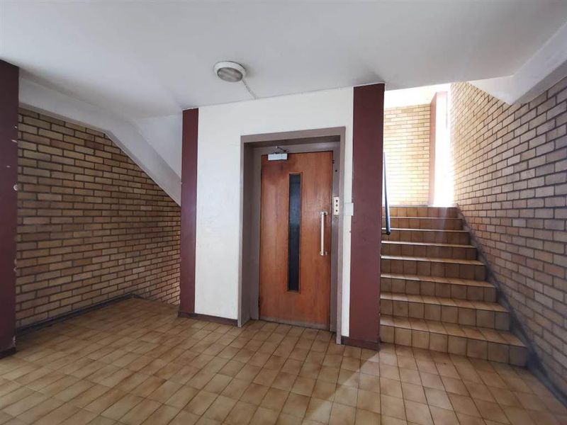 IMMACULATE  TWO BEDROOM INVESTMENT NOW AVAILABLE! - Photo 2