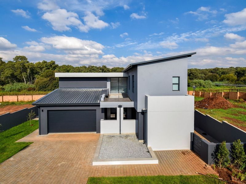 Stylish Double Story Family Home with Exceptional Entertaining Spaces - Photo 5