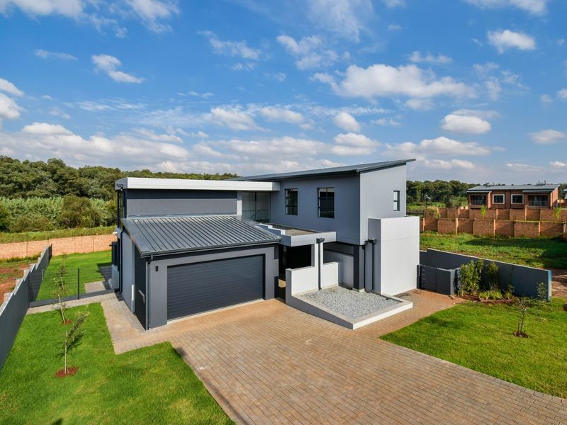 Stylish Double Story Family Home with Exceptional Entertaining Spaces - Photo 4