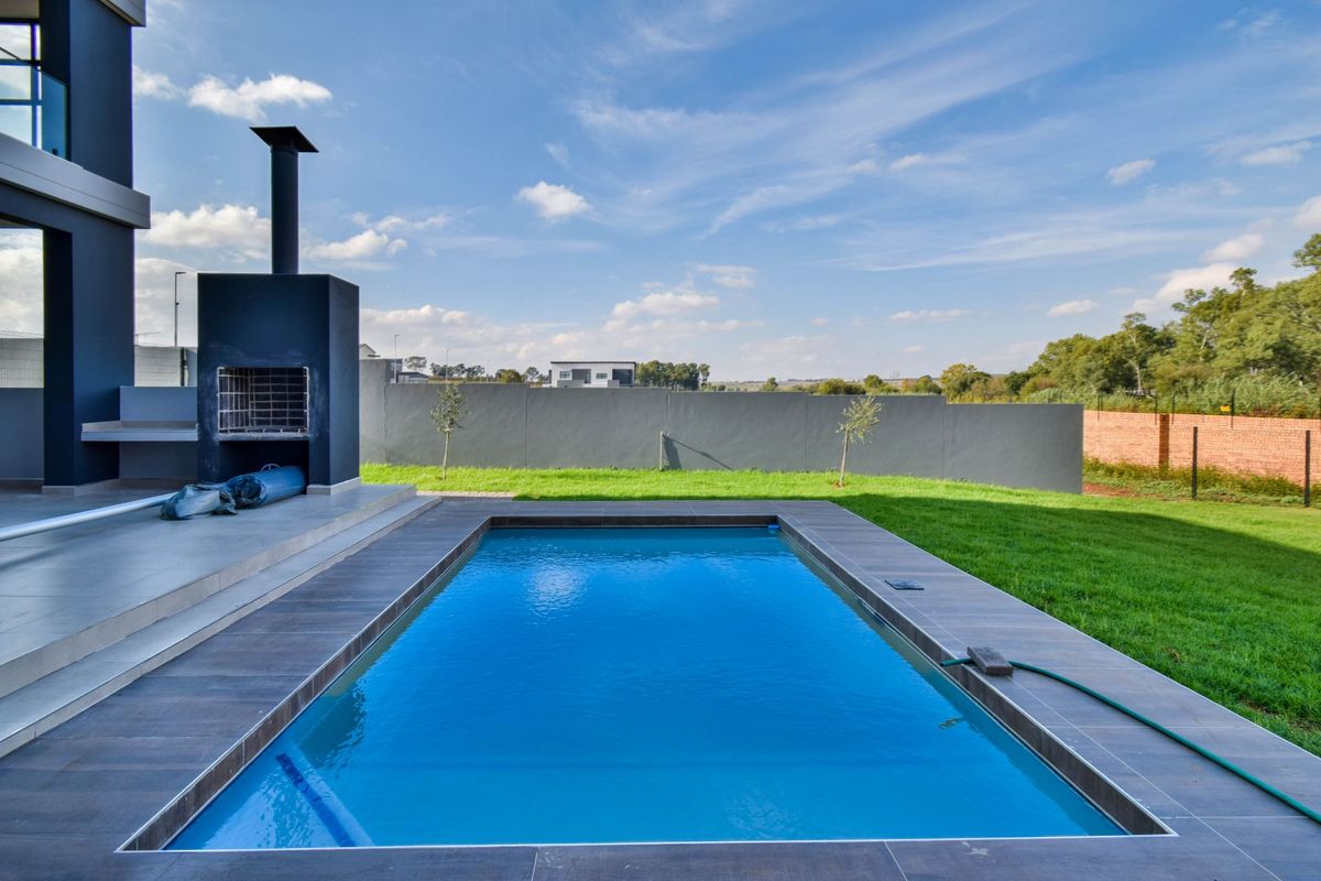Stylish Double Story Family Home with Exceptional Entertaining Spaces - Photo 3