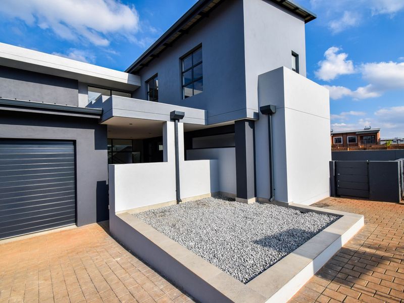 Stylish Double Story Family Home with Exceptional Entertaining Spaces - Photo 7