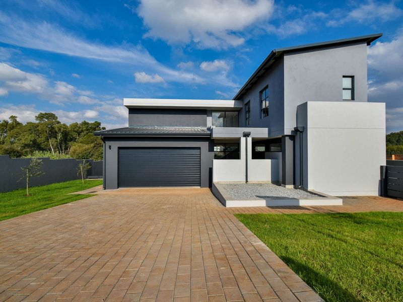 Stylish Double Story Family Home with Exceptional Entertaining Spaces - Photo 6