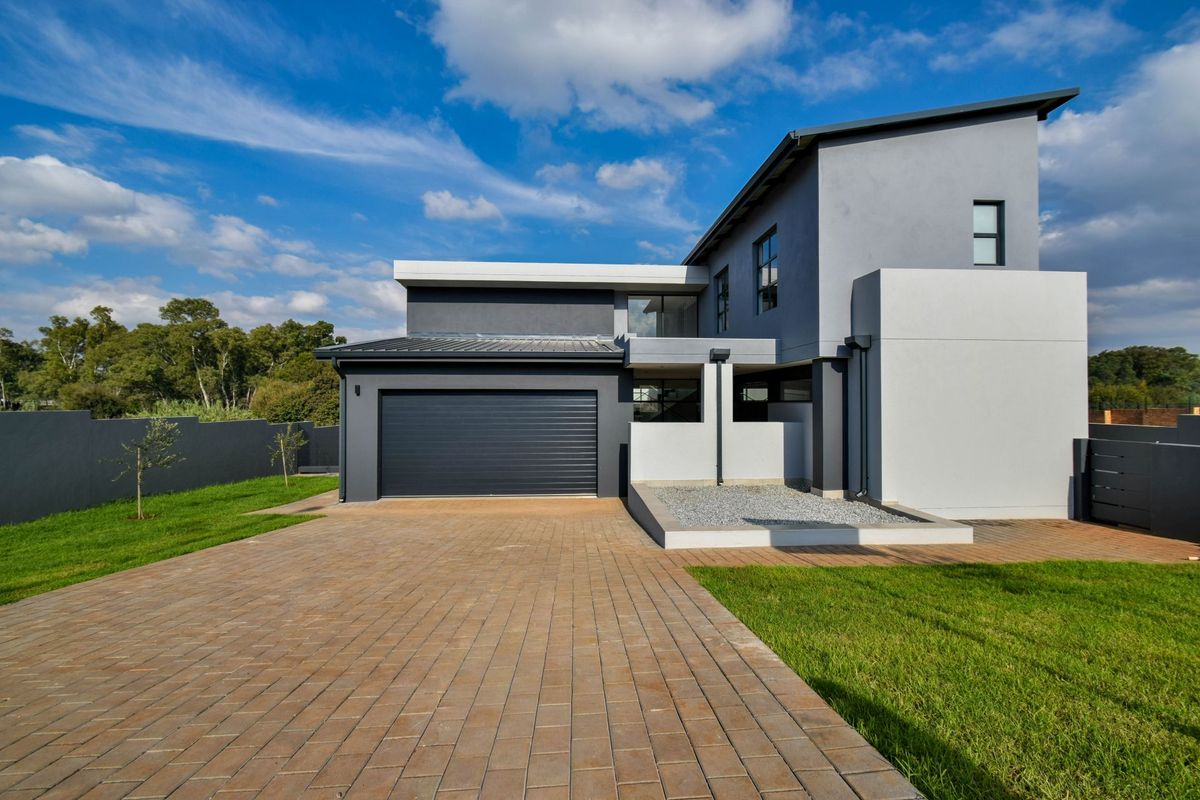 Stylish Double Story Family Home with Exceptional Entertaining Spaces - Photo 4