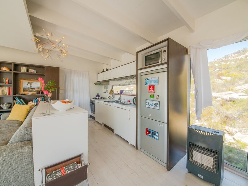 Architecturally Designed Pringle Bay Home for Sale with Extraordinary Mountain and Sea Views - Photo 10