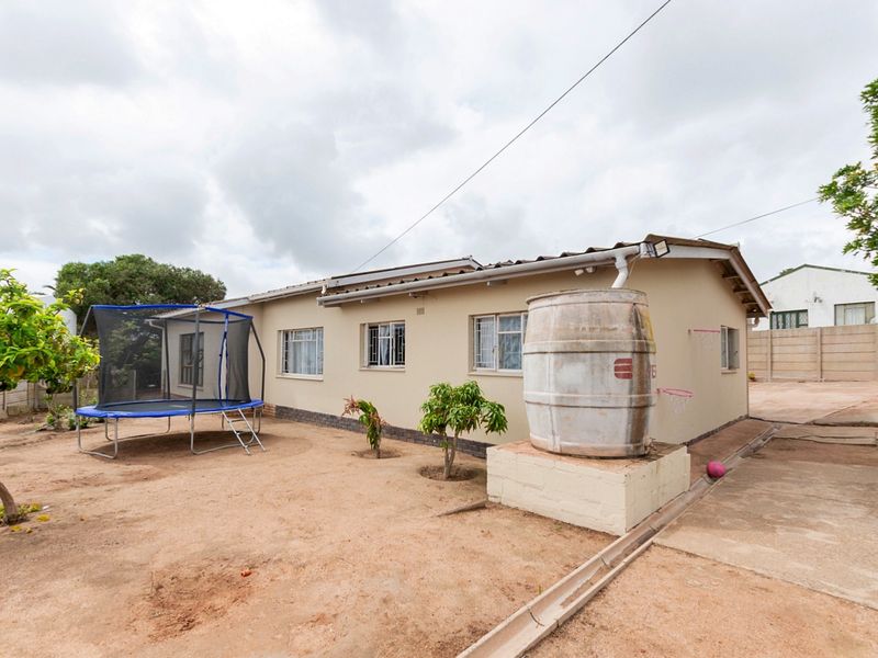 EXCLUSIVE MANDATE | Spacious 3-Bedroom Home on an Expansive 885 m2 Stand | Prime Location - Photo 5