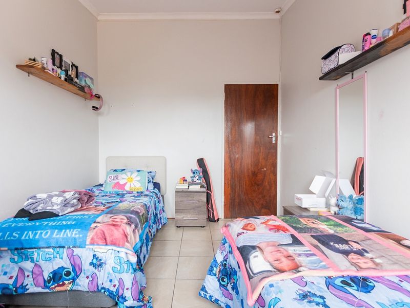 EXCLUSIVE MANDATE | Spacious 3-Bedroom Home on an Expansive 885 m2 Stand | Prime Location - Photo 8