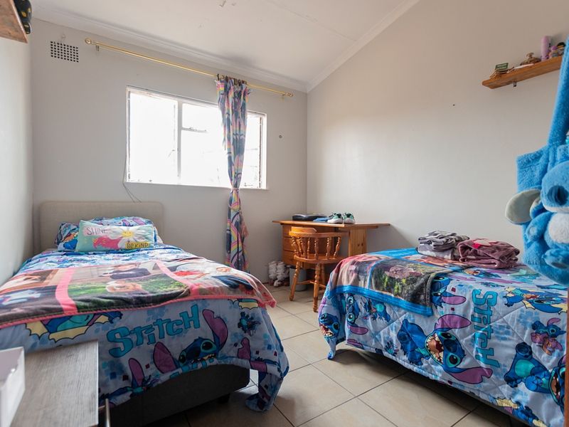 EXCLUSIVE MANDATE | Spacious 3-Bedroom Home on an Expansive 885 m2 Stand | Prime Location - Photo 7