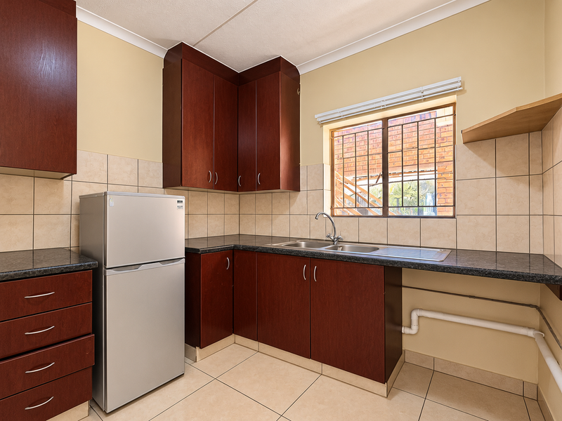 Spacious Style & Braai-Time Bliss – Your Perfect Apartment Awaits - Photo 5