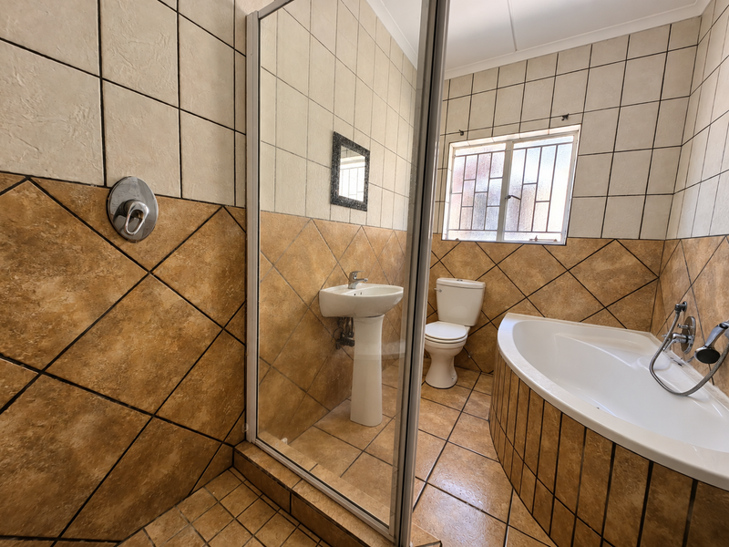 Spacious Style & Braai-Time Bliss – Your Perfect Apartment Awaits - Photo 9